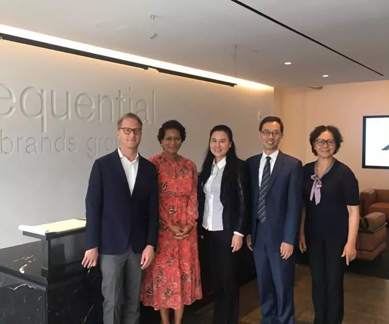 2018年5月，美國(guó)上市家政公司martha stewart誠(chéng)摯邀請(qǐng)三替集團(tuán)董事長(zhǎng)陶曉鶯一行赴美進(jìn)行商務(wù)洽談，已達(dá)成戰(zhàn)略合作意向.jpg